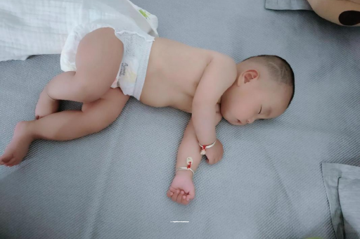 灯塔宝宝流白色粘鼻涕 灯塔宝宝流白色粘鼻涕