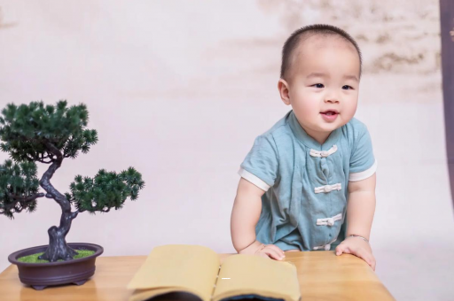 灯塔六个月宝宝可以坐吗